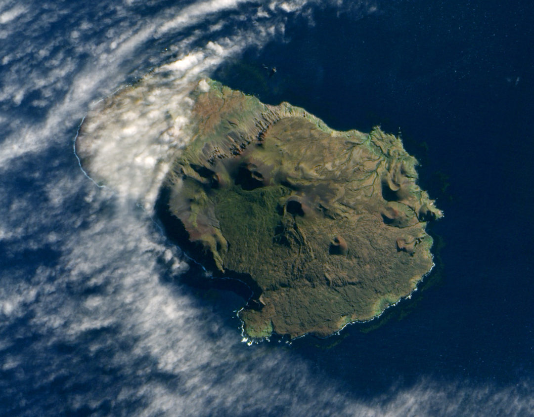 08wikipedia08privateislandnews马里恩岛上有许多小丘和小湖泊